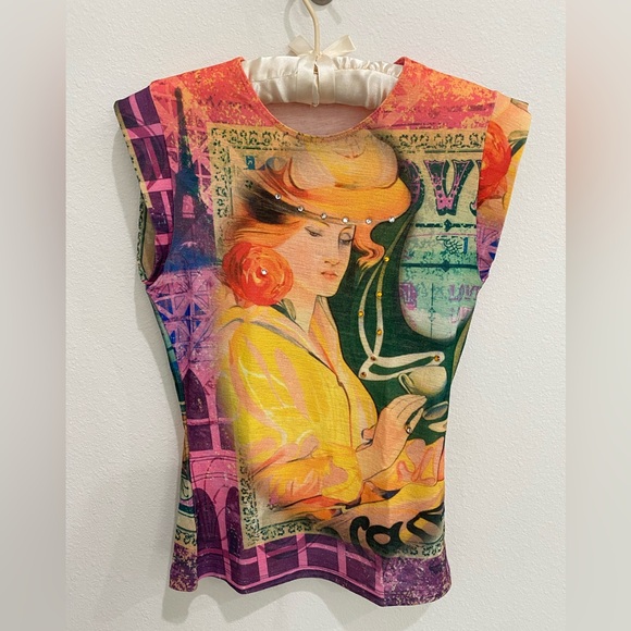 Mode Paris Tops - MODE Paris Stretch Shirt with Art Design on front & back, Medium